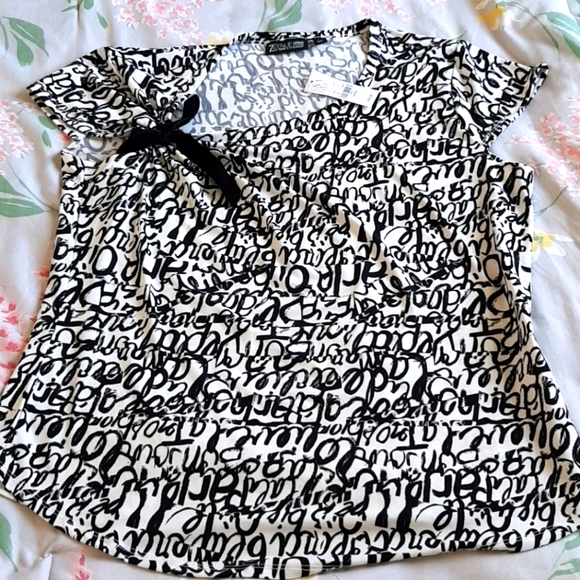 NWT New York and Company L top - Picture 1 of 4